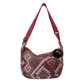 Ethno-Canvas-Umhängetasche mit rotem geometrischem Jacquard und Plüsch-Anhänger - Rot mit Anhänger