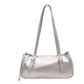 Borsa a spalla baguette argento metallizzato con fibbie dorate e pieghe in pelle - Argento