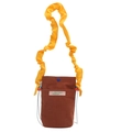 Bolso bandolera de pana marrón caramelo con correa amarilla de volantes - Marrón