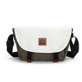Contrast messenger tas in olijfgroen en wit canvas met verstelbare schouderriem - Groen en Wit Contrast