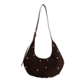 Dunkelbraune Wildleder-Hobo-Bag mit goldenen Nieten und verstellbarem Riemen auf Weiß - Braun