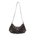 Sac d'épaule croissant marron foncé brillant avec boucle argentée et rivets décoratifs - Noir