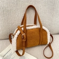 Borsa Boston in pelle scamosciata marrone con bordi in lana e tracolla regolabile - Marrone