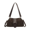 Bolso retro marrón oscuro de gamuza con hebilla decorativa y correa de hombro ajustable - café