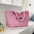 Rosa Canvas Tragetasche mit schwarzem Schriftzug im geräumigen japanischen Stil - Rosa