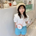 Borsa a tracolla rosa a forma di donut per bambine con scritta Hello e outfit estivo - Rosa