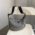 Borsa a tracolla a mezzaluna pied de poule con ampia tracolla regolabile nera - Bianco e Nero (Senza Pendente)