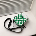 Petit sac bandoulière en toile à damier vert et blanc avec sangle noire ajustable - Vert