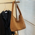 Grand sac cabas en velours côtelé marron au design vintage et bandoulière élégante - Marron