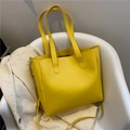 Heldergele zachte lederen draagtas met handvat en verstelbare schouderriem - Geel