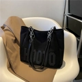 Grote zwarte shopper tas met HOOTO-letterpatch en metalen ketting schouderbanden - Zwart