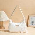 Borsa sottobraccio bianca in ecopelle con fibbia dorata e nastro decorativo in pizzo - Bianco