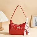 Borsa a spalla hobo rossa alla moda in pelle lucida con nastro in pizzo bianco - Rosso