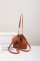 Sac seau à cordon en cuir marron et daim avec une petite pochette ronde assortie - Marron