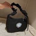 Borsa sottobraccio nera con manico increspato e toppa balena cuore in pizzo blu - Nero