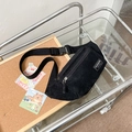 Schwarze Cord Brusttasche mit verstellbarem Riemen und modischem Webetikett - Schwarz