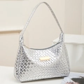 Sac à bandoulière tressé argenté avec finition métallique et boucle dorée chic - Argent