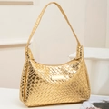 Sac à bandoulière tressé doré métallisé avec une texture chic et un fermoir doré - Or