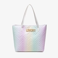 Borsa tote sfumata arcobaleno con trapuntatura a V e logo dorato su sfondo bianco - Rosa Chiaro