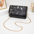 Sac bandoulière en cuir noir avec broderie florale et fine chaîne dorée chic - Noir