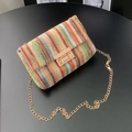 Regenbogen gewebte Umhängetasche mit buntem Streifenmuster und goldener Kette - Mehrfarbiger horizontal gestreifter Stil (4)