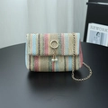 Sac bandoulière tissé arc-en-ciel avec fermoir chat doré et pompon de perles - Couleur 5