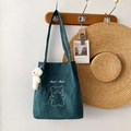 Borsa tote in velluto a coste verde scuro con ricamo orso e ciondolo in peluche su gancio - Con ciondolo / Verde