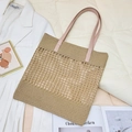 Beige gewebte Strohtasche mit rosa Ledergriffen für den sommerlichen Strandurlaub - Khaki