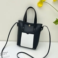 Sac bandoulière minimaliste noir et blanc en cuir PU avec bouton doré élégant - Noir & Blanc