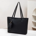 Set borsa tote intrecciata nera con pochette rimovibile da portare a spalla o a mano - Nero