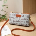 Chique beige crossbody tas met bruine letterprint en feloranje lederen schouderbanden - Grijs-bruin