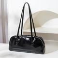 Borsa baguette in pelle verniciata nera lucida con doppie spalline e cerniera dorata - Nero