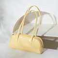 Borsa baguette in vernice giallo chiaro con finitura lucida e spalline sottili - Giallo