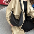 Sac hobo noir en nylon avec bandoulière réglable pour un style urbain décontracté - Sans pendentif / Noir