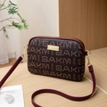 Borsa a tracolla vintage marrone scuro con doppia cerniera e motivo monogramma BAKM - caffè