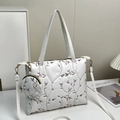 Witte tote bag met bloemenborduurwerk en bijpassende ronde muntportemonnee, 2-delig - Wit