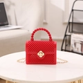 Mini sac bandoulière rouge effet gelée, texture tressée, boucle fleurie dorée et chaîne - Rouge