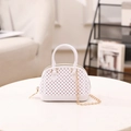 Mini borsa a mano con perle bianche a forma di conchiglia e catena dorata elegante - Bianco