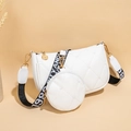Sac blanc matelassé avec broderie cœur, porte-monnaie rond et bandoulière jacquard - Blanc