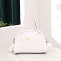 Borsa a mano trapuntata bianca con chiusura dorata e tracolla rimovibile in tessuto - Bianco