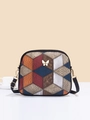 Dettaglio della borsa patchwork colorata con texture animali e decorazione a farfalla - Nero