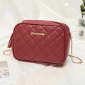 Bolso bandolera acolchado rojo vino clásico con cadena dorada y borla de flecos - Rojo
