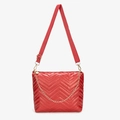 Rote gesteppte Beuteltasche mit Chevron-Muster und dekorativer goldener Kette - Rot