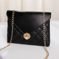 Schicke schwarze Stepptasche mit goldener Kette und rundem Drehverschluss für Damen - Schwarz