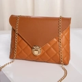 Braune Leder-Umhängetasche mit Steppmuster und goldener Kette für Damen - Braun