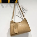 Bolso de hombro beige con relieve de cocodrilo y monedero pequeño desmontable a juego - Albaricoque