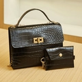 Ensemble sac à main en cuir noir gaufré crocodile avec bandoulière chaîne dorée - Noir