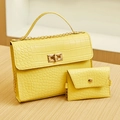 Ensemble sac à main jaune à motif crocodile avec porte-monnaie et chaîne dorée - Jaune