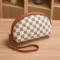 Mini pochette a conchiglia con monogramma a scacchi beige e cinturino da polso in pelle - Bianco Sporco
