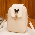Sac bandoulière crème en cuir PU avec boucle en forme de Mickey et pendentif étoile doré - Blanc